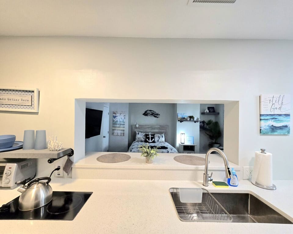 Kitchen pass-through
