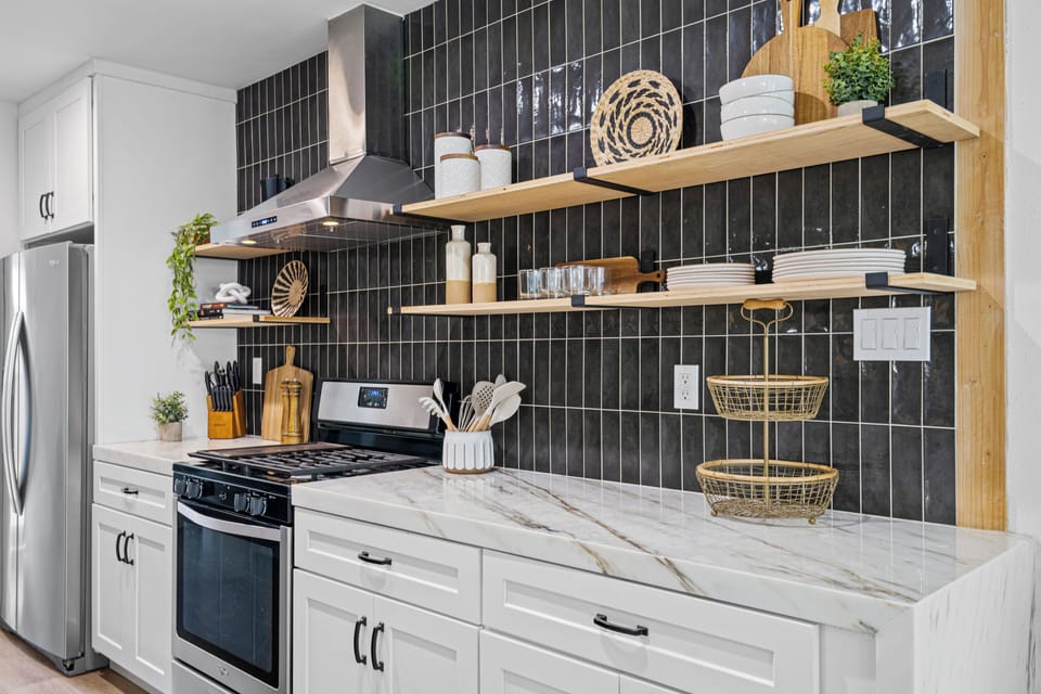 Full kitchen