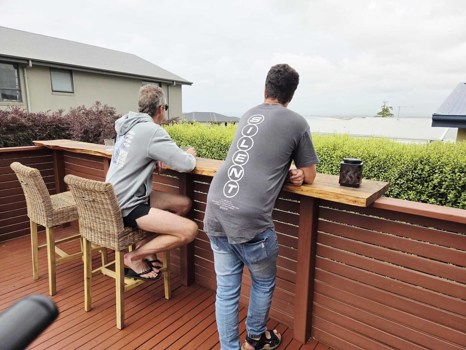 Breakfast / Sundowner Bar