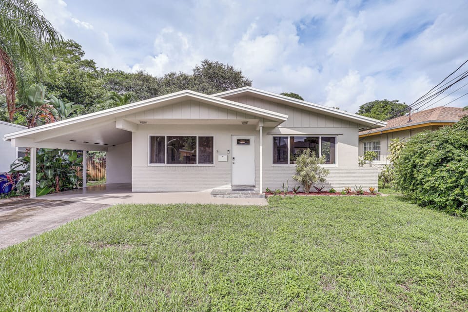Property Exterior | Driveway (2 Vehicles)