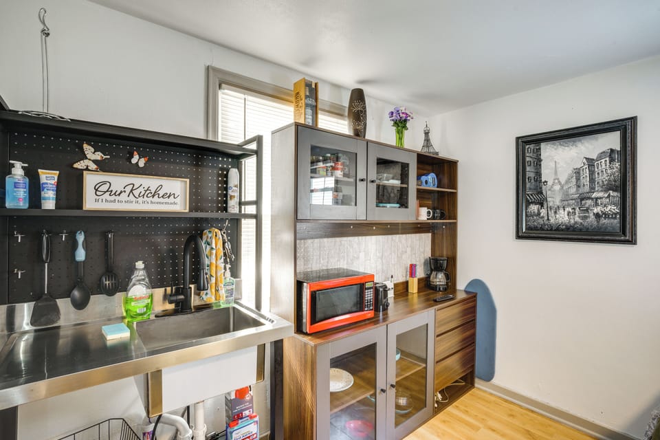 Kitchenette | Coffee Maker | Microwave