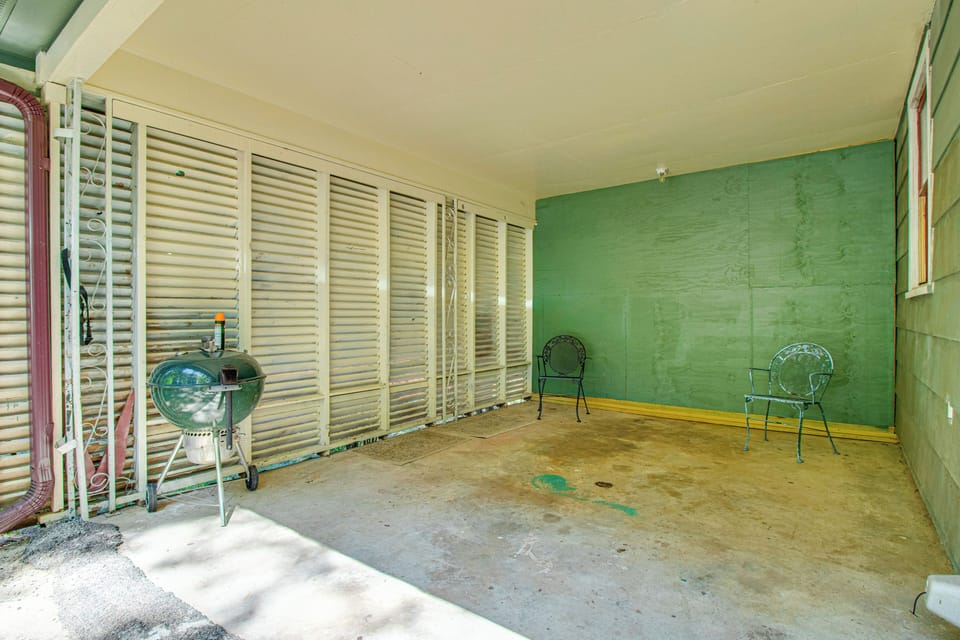 Carport | Charcoal Grill