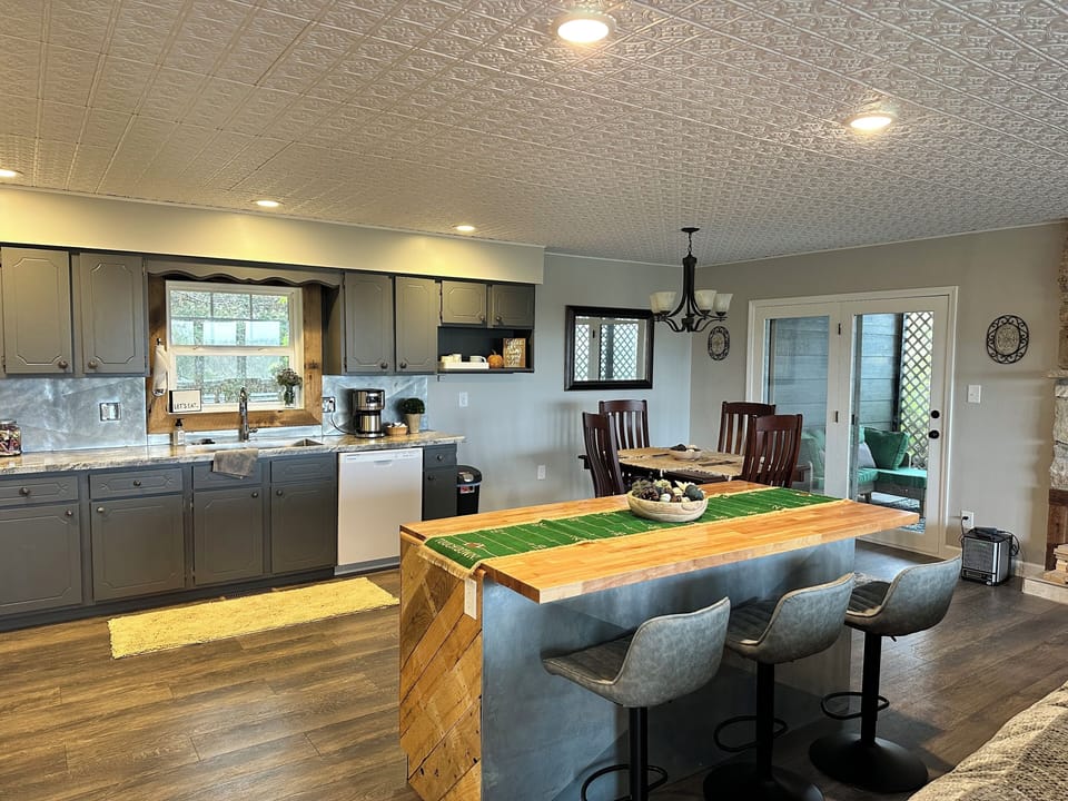 Kitchen Island 