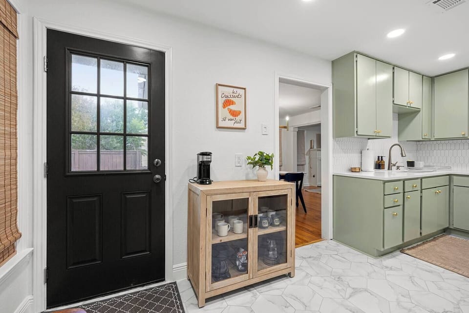 Full kitchen stocked for real cooking + coffee bar