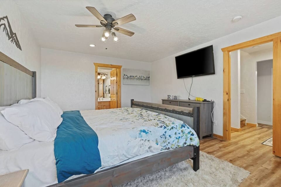 Bedroom 3 - King Bed