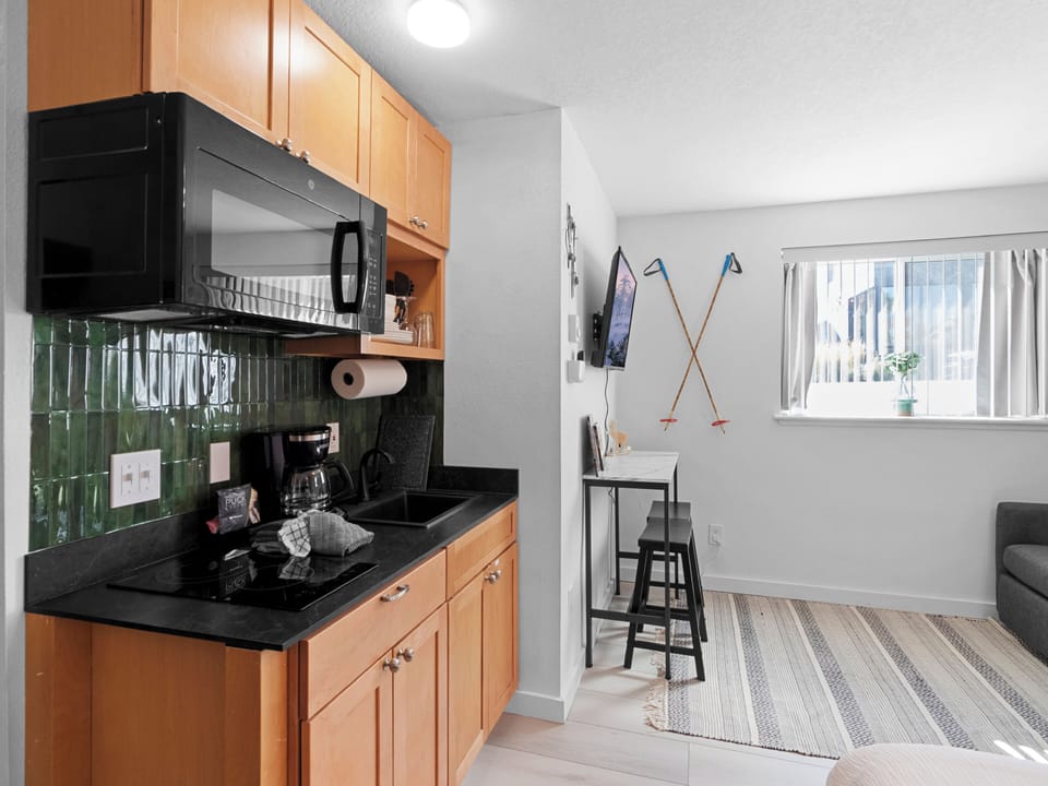 Kitchenette / Living Area