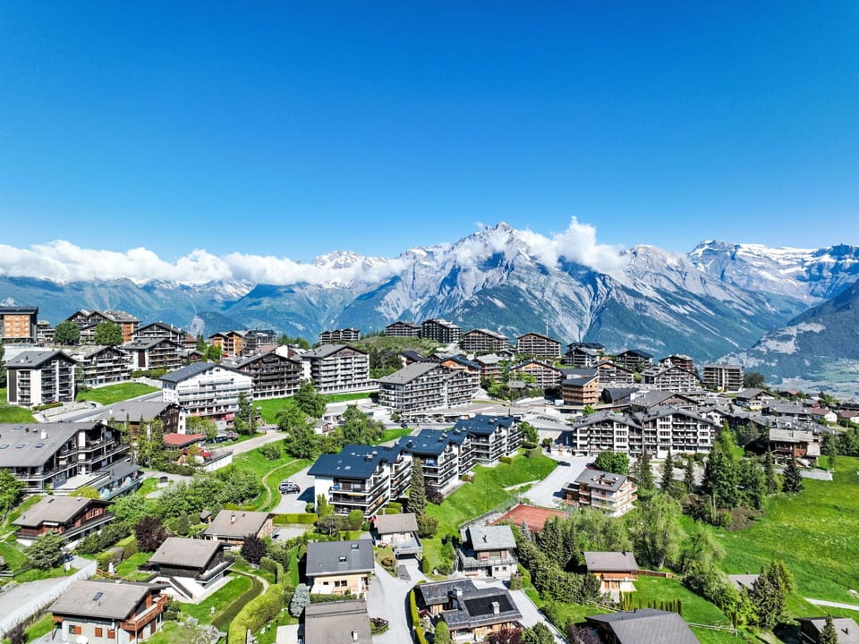 Mountainous Landforms, Mountain, Hill, Mountain Range, Hill Station, Human Settlement, Urban Design, Alps, Valley, Summit