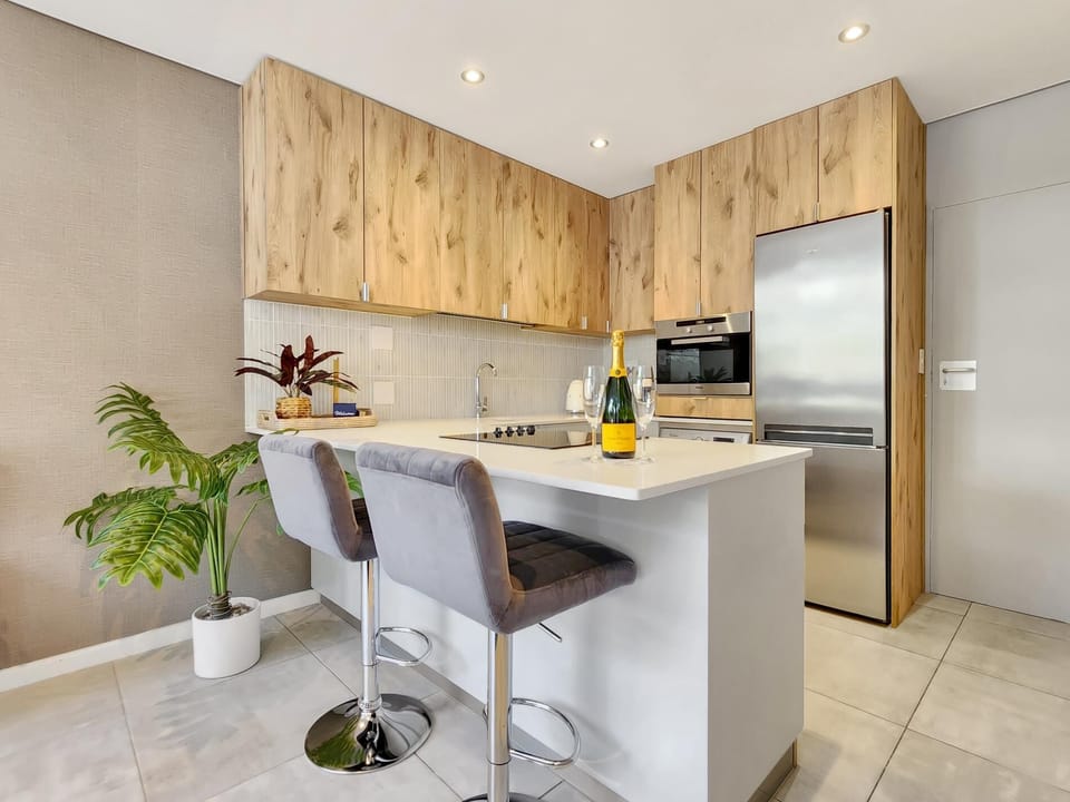 Montclaire Sea Point Studio with Lions Head Views (30460)