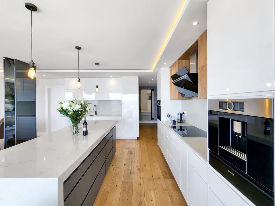Clifton Luxury Ocean & Mountain View Apartment (36555)