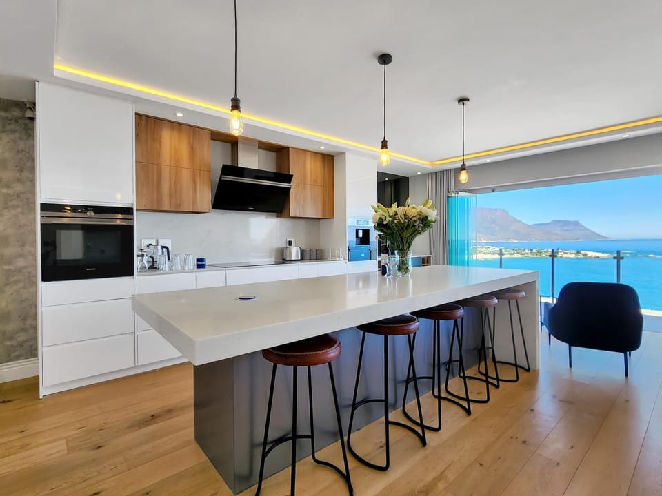 Clifton Luxury Ocean & Mountain View Apartment (36556)