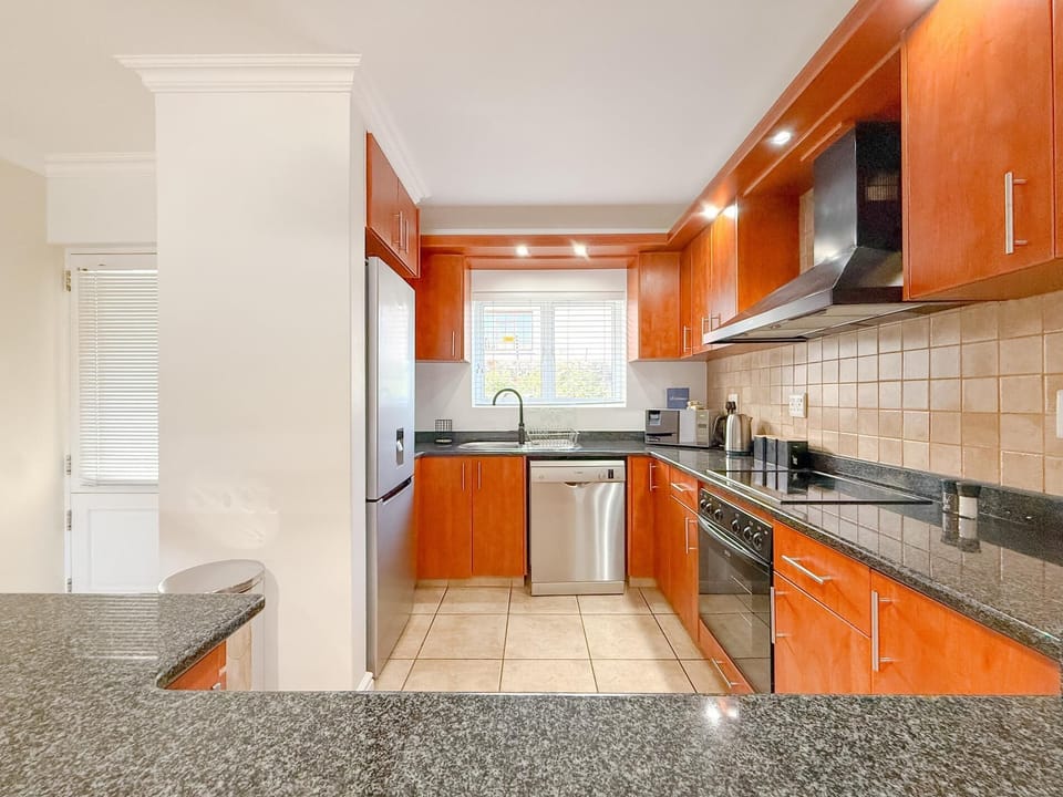Lagoon View Retreat-Stylish 2BR in Central Knysna (30543)