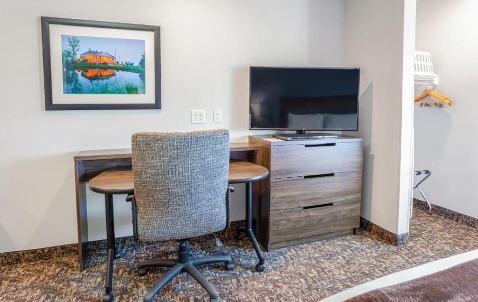 Settle in with cozy seating, kitchenette convenience, and open space.