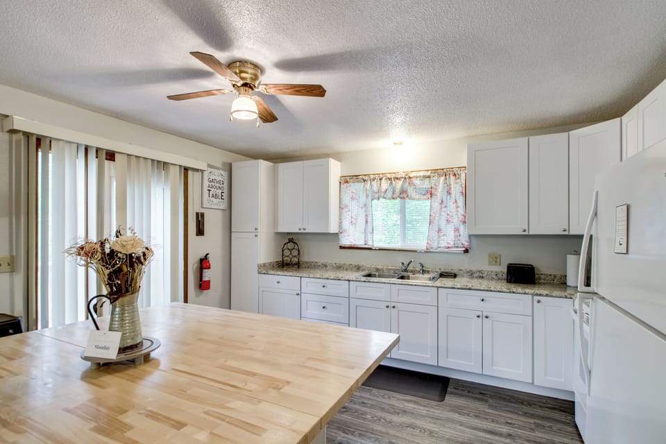 Dining Bar | Kitchen