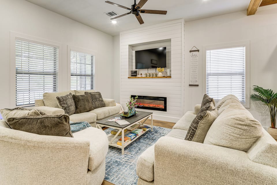 Brenham Vacation Rental | 3BR | 2BA | 1,310 Sq Ft | 5 Steps to Enter