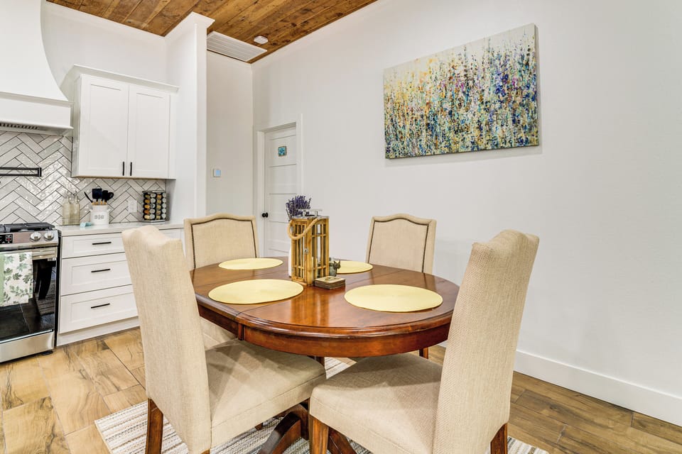 Dining Area | Dishware & Flatware Provided