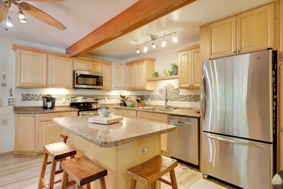 Kitchen | Dishwasher | Keurig Coffee Maker | Smart TV | 2nd Floor