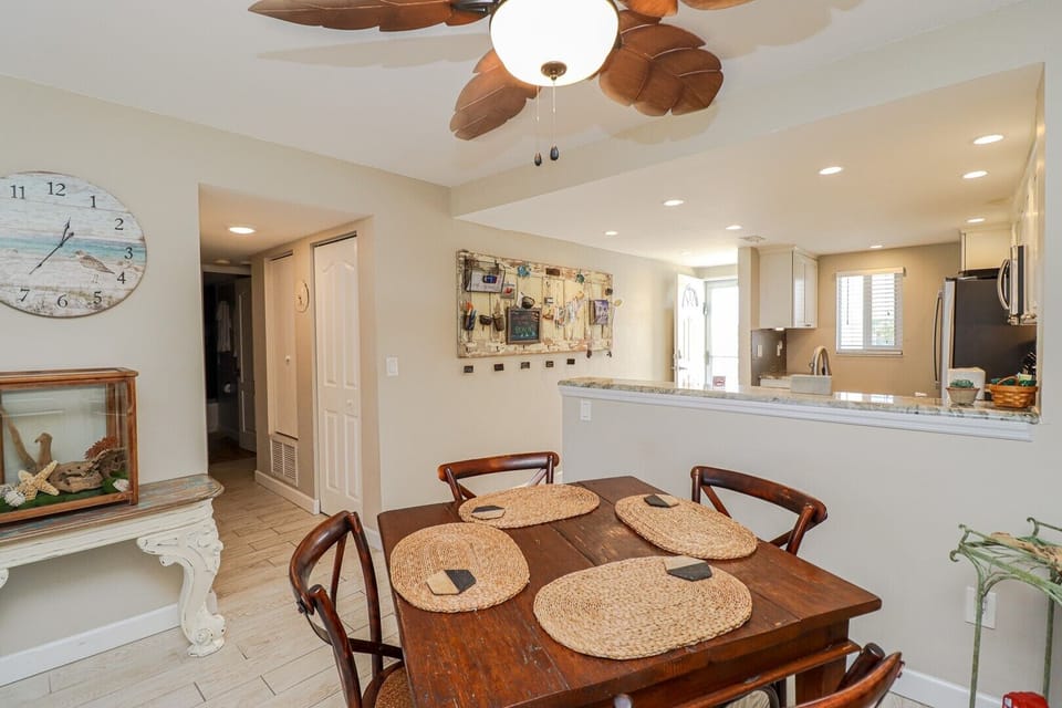St. Augustine Beach Rentals Dining Room