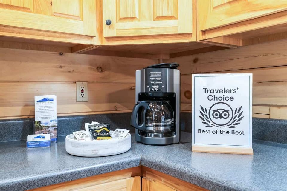 CARAFE-STYLE 12 CUP FILTER COFFEE MAKER