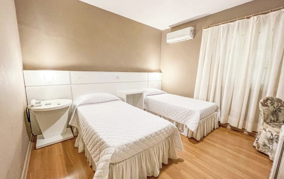 Stretch out in a bright, spotless room with twin comfort.
