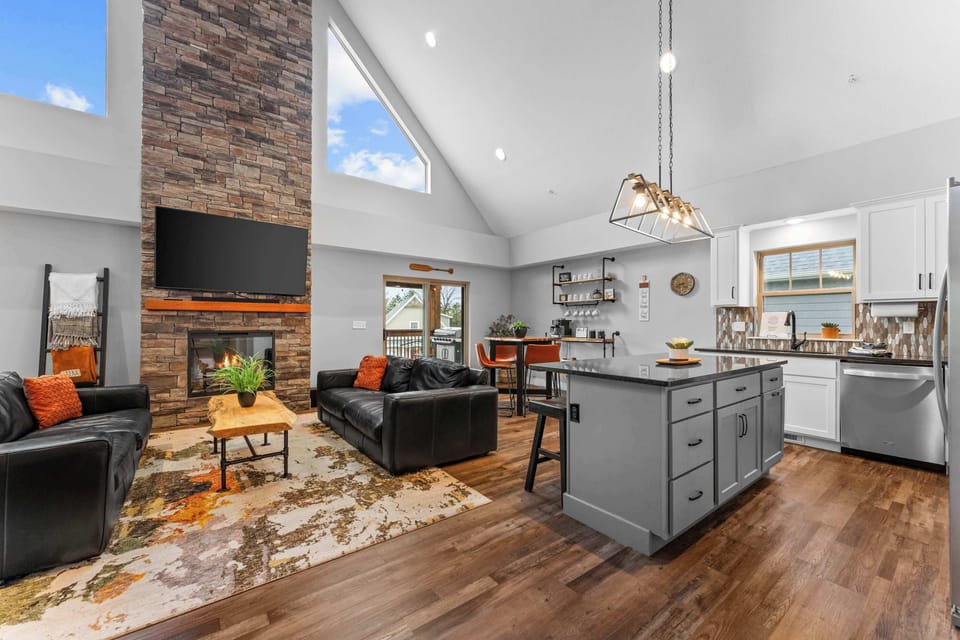 Enjoy the breezy, open flow of the main living spaces​