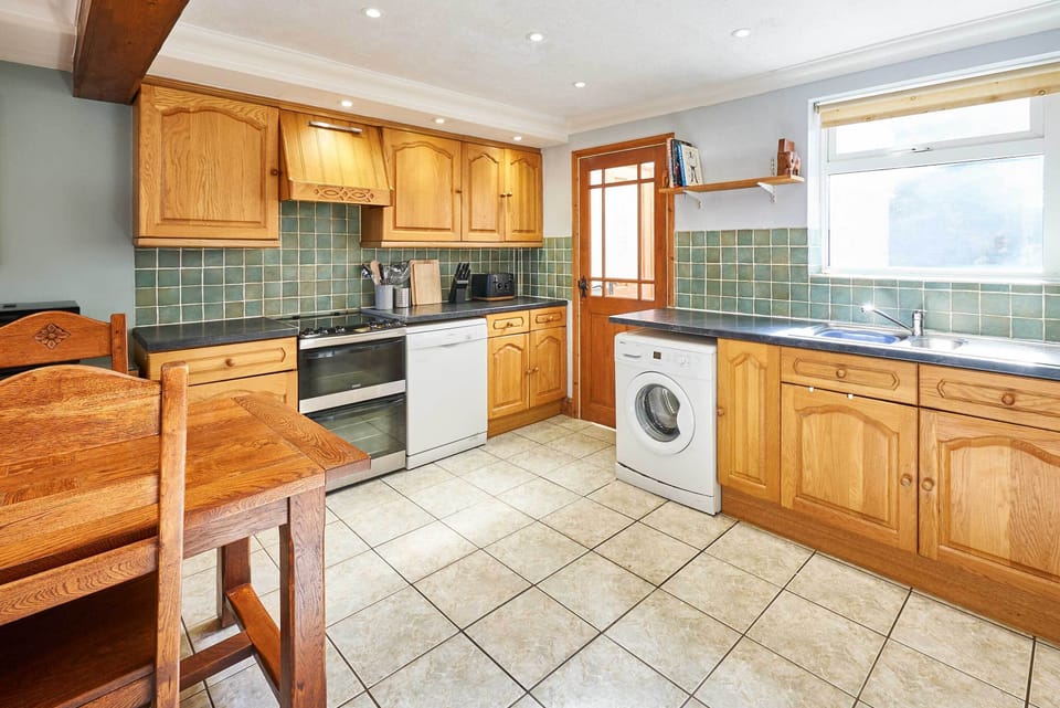 Bodiam Close, Seaford - Host & Stay