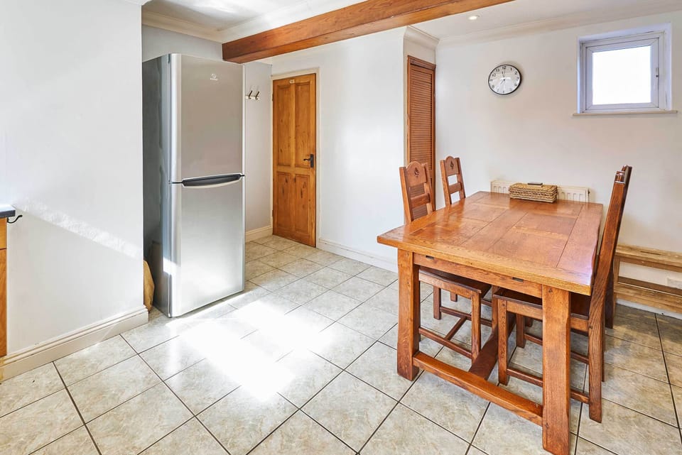 Bodiam Close, Seaford - Host & Stay