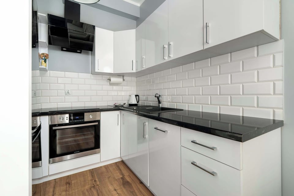 Modern, fully equipped kitchenette. 