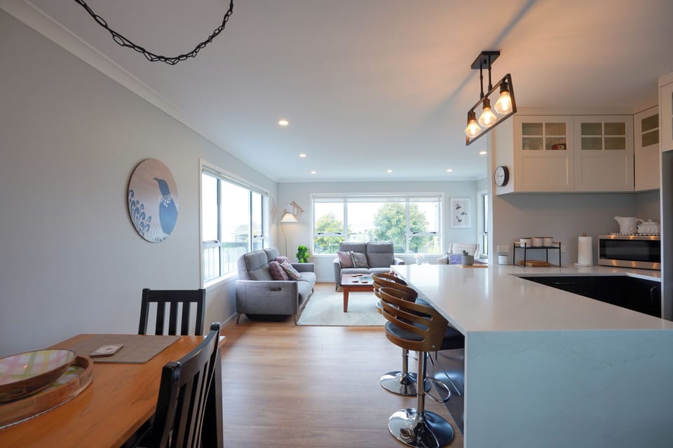 kitchen and lounge 