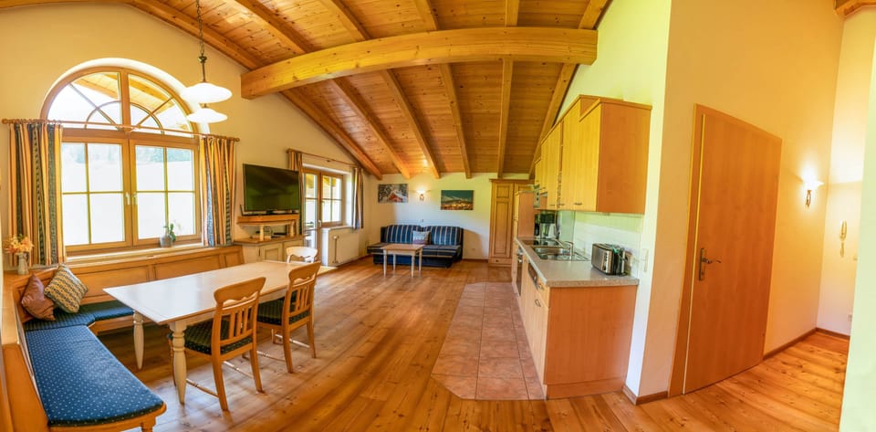 Image picker B46A56B8 A75F 4042 9B01 9CACE32339FF 2417 000000A4C1E63FF1