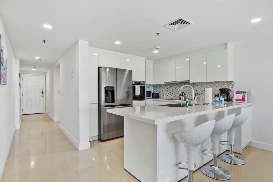 Fully Equipped Kitchen with a breakfast bar