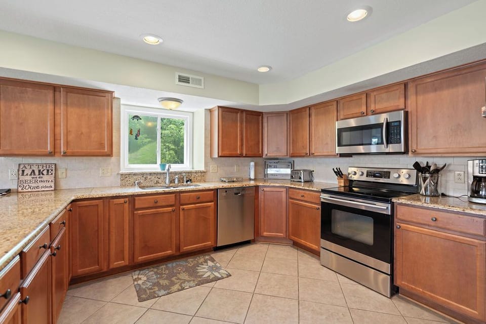 Kitchen lower level