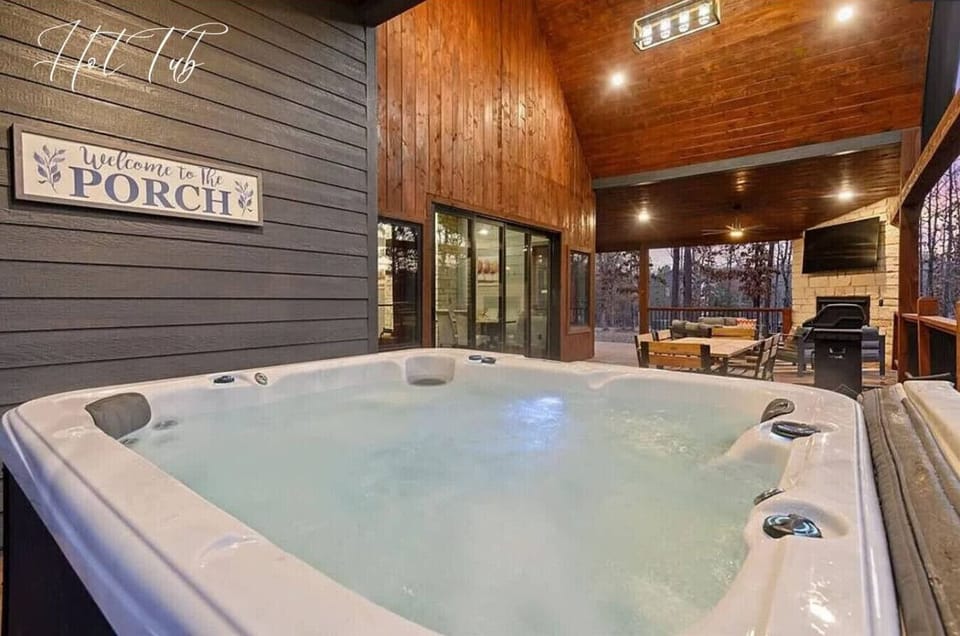 Indoor spa tub