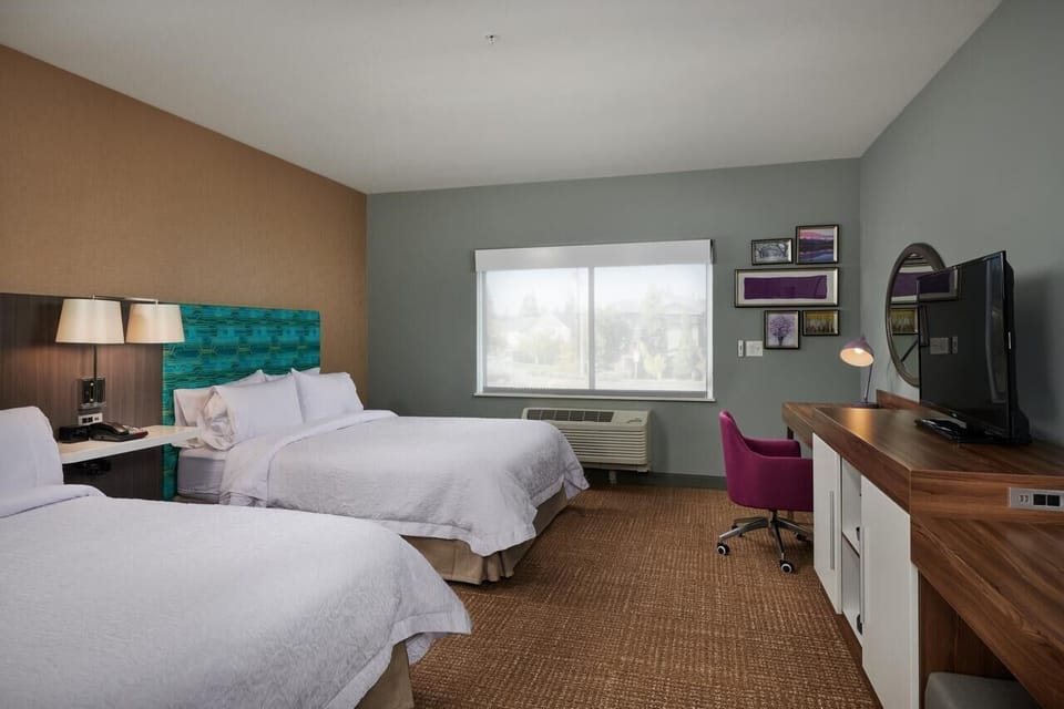 Unit with 2 comfy Queen size beds.