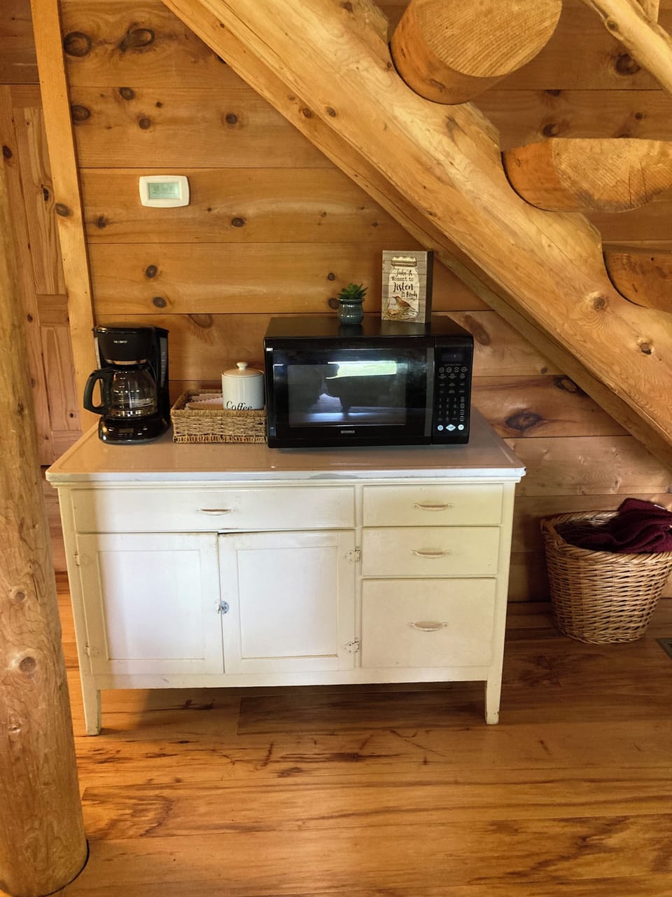 Coffee area. Coffee and filters provided. 
Basic pantry starters (S&P, Oil) 