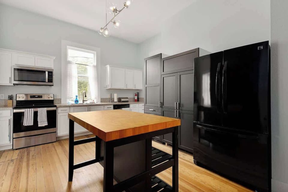This sleek kitchen includes everything you need: full-size fridge, oven, microwave, coffee station, and prep island. Start your day with breakfast in, or walk over to Court Street Coffee Shop or brunch at El Olvido Hacienda.