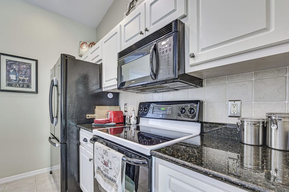 Kitchen | Keurig Coffee Maker | Dishwasher | Blender