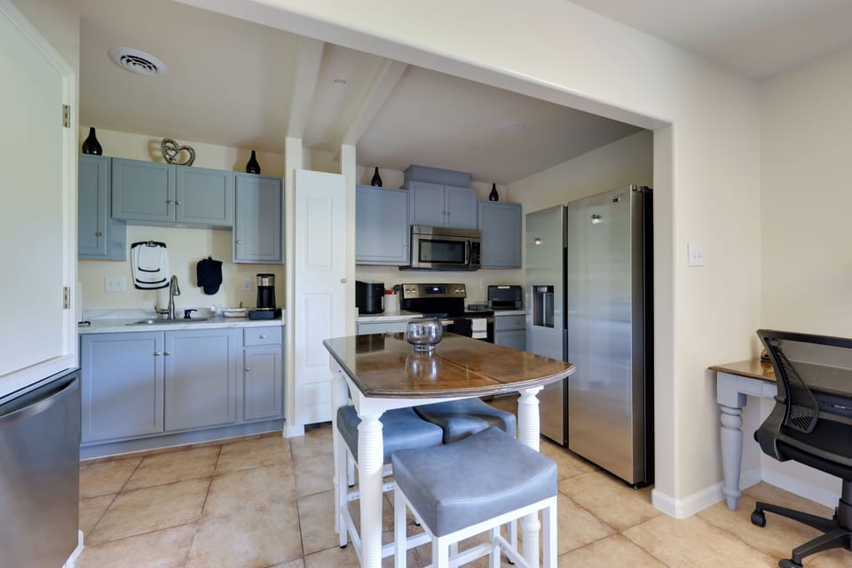 Kitchen | Keurig Coffee Maker | Air Fryer | Toaster | Cooking Basics