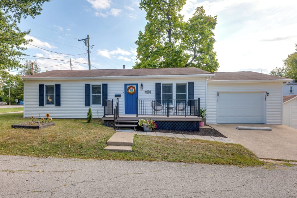 Williamstown Vacation Rental | 3BR | 1BA | 900 Sq Ft | 3 Steps to Enter