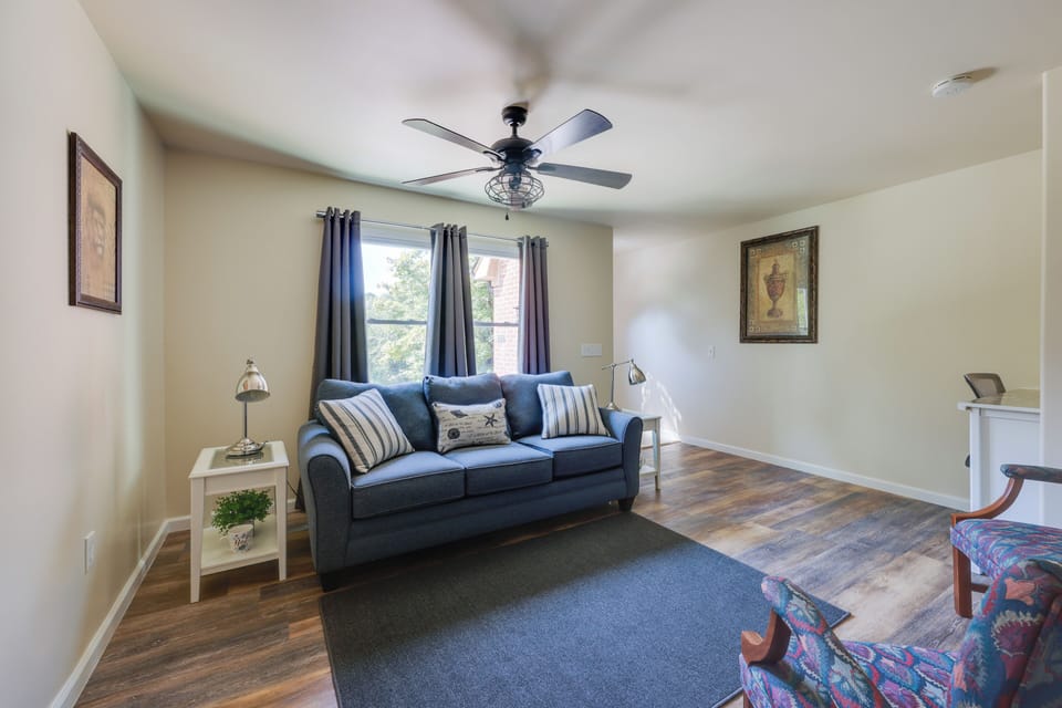 Birmingham Vacation Rental | 1BR | 1BA | 708 Sq Ft | 5 Steps Required