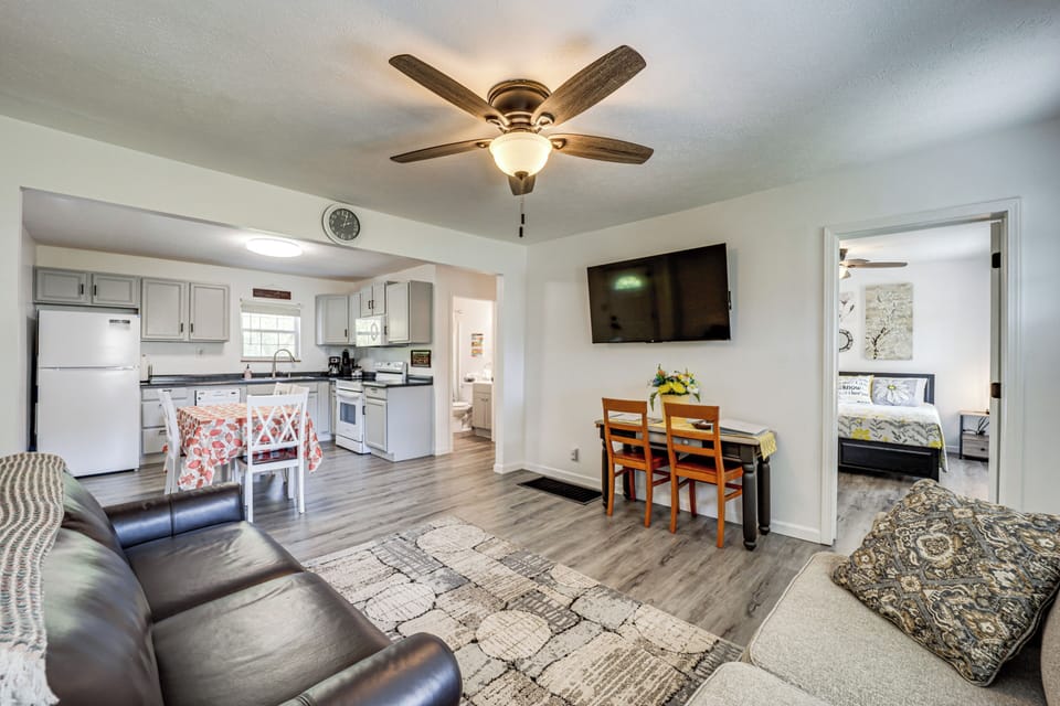 Interior | Open Floor Plan | Free WiFi