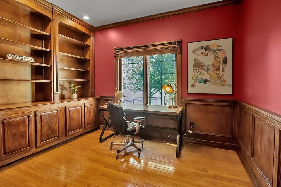 Work remotely with high-speed Wi-Fi and lake views in the spacious Office