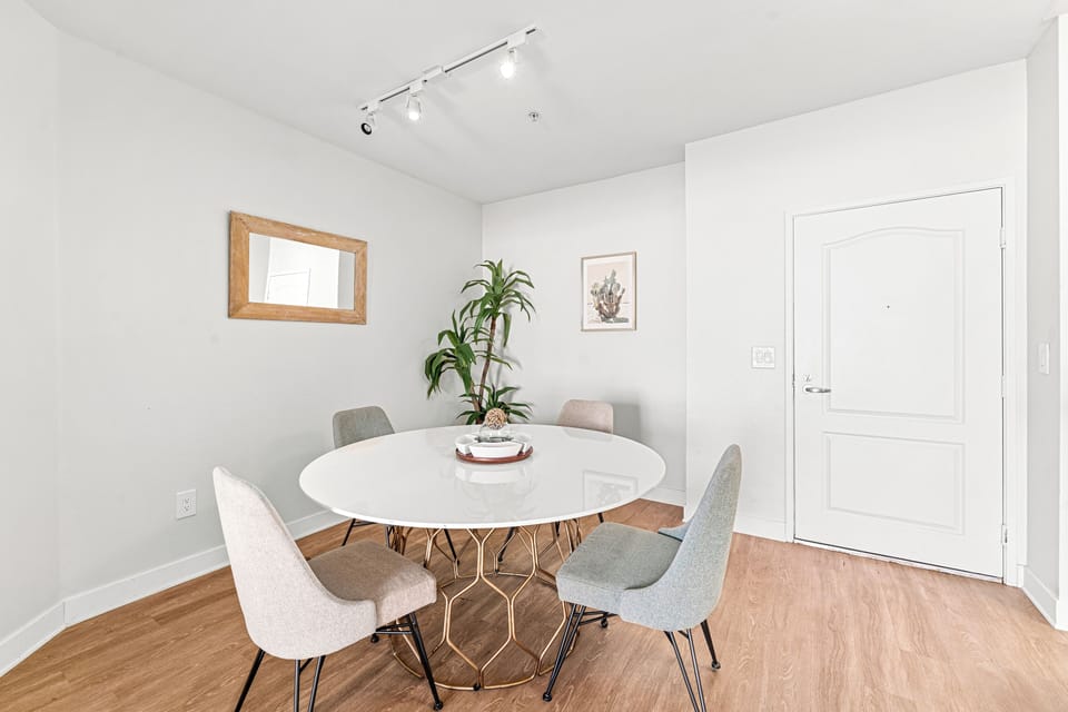 Your ideal spot for morning coffee and casual meals.