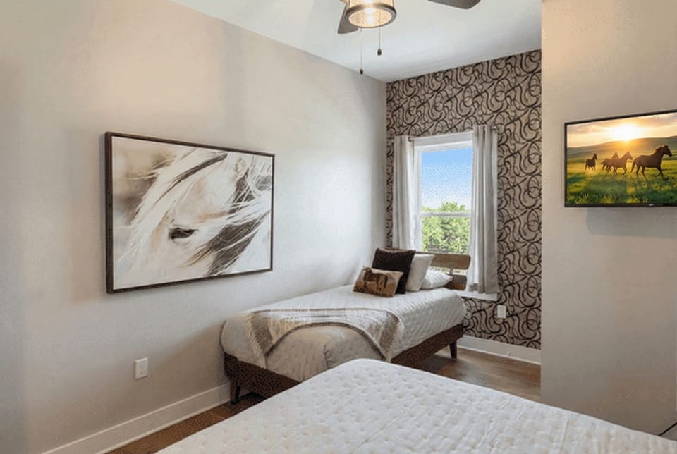 Cozy full and twin bed for your comfort