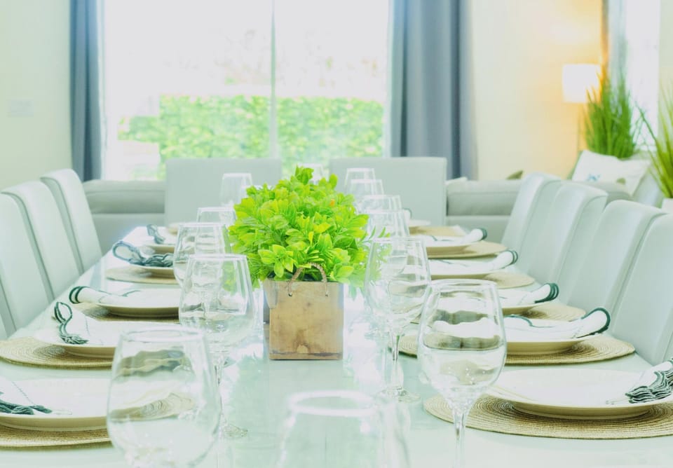 181LASSODR-DININGTABLEDETAIL