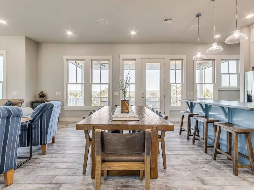 Dining area with seating for six