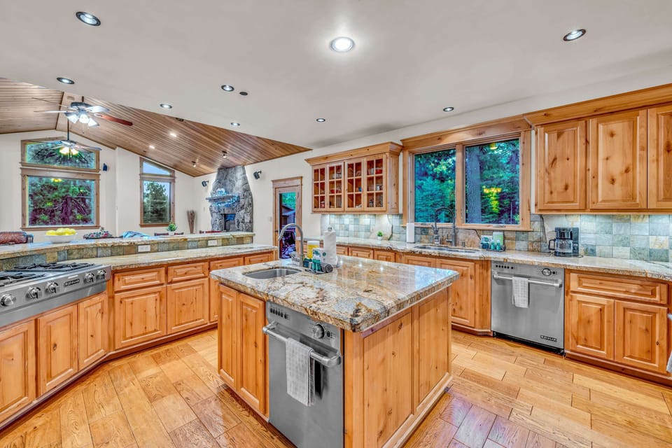 Kitchen: Drip coffee maker, toaster, blender, cooking utensils, tableware