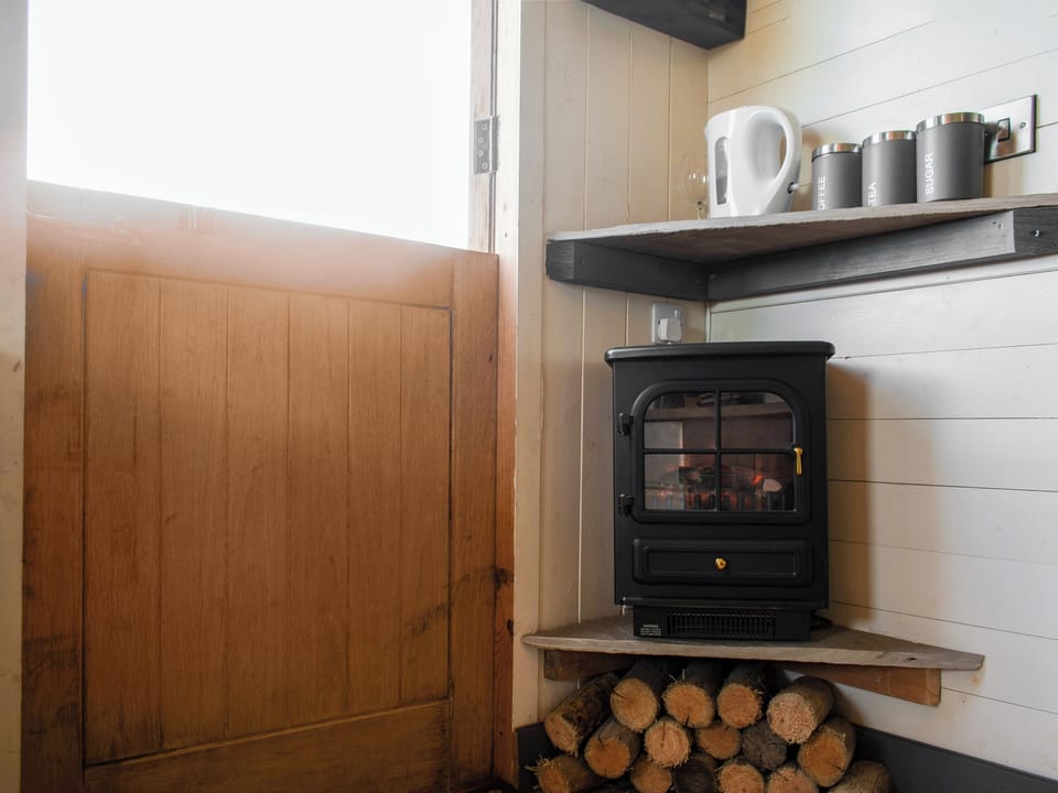 Interior | Shepherds Hut - Hillcrest, Ribble Valley-Forest of Bowland 