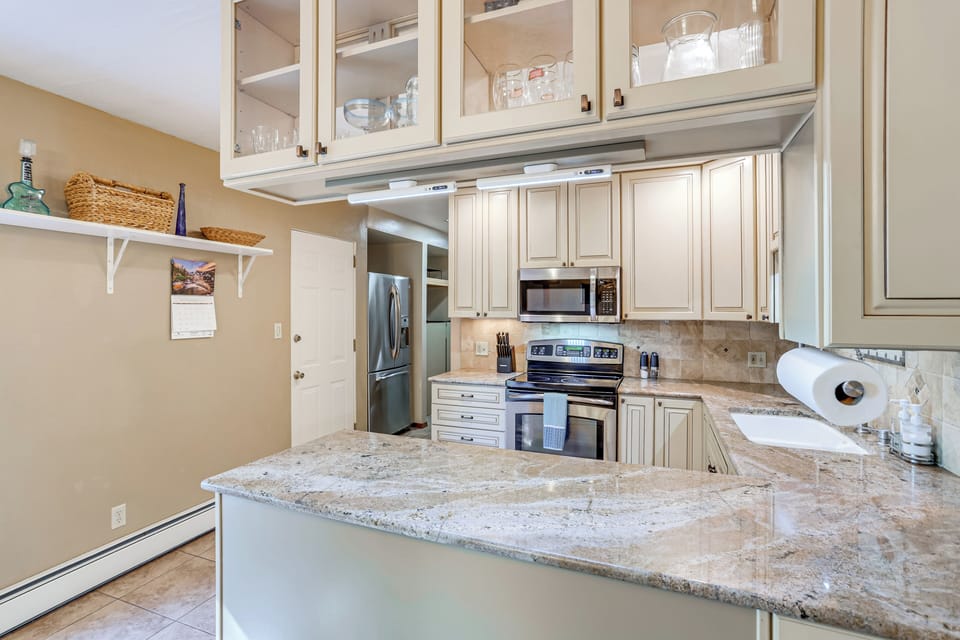 Kitchen | Refrigerator | Microwave