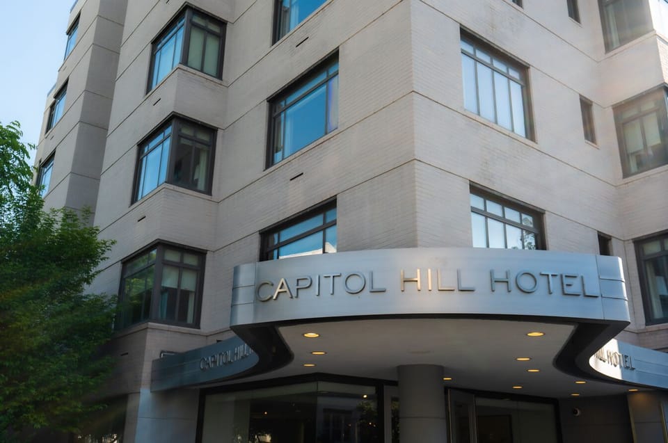 Feel at ease spotting the hotel’s easy-to-find entrance.