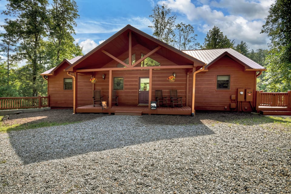 North Georgia Mountain Vacation Home , Perfect for Families Seeking Comfort and Space